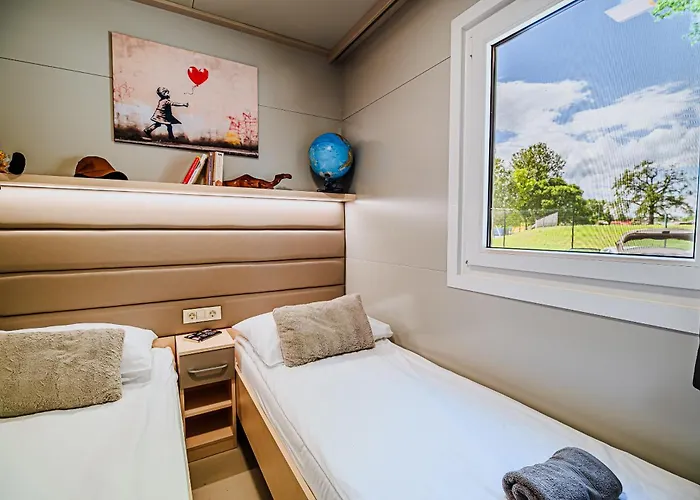 Prázdninový dům Deluxe View Mobile Homes With Thermal Riviera Tickets